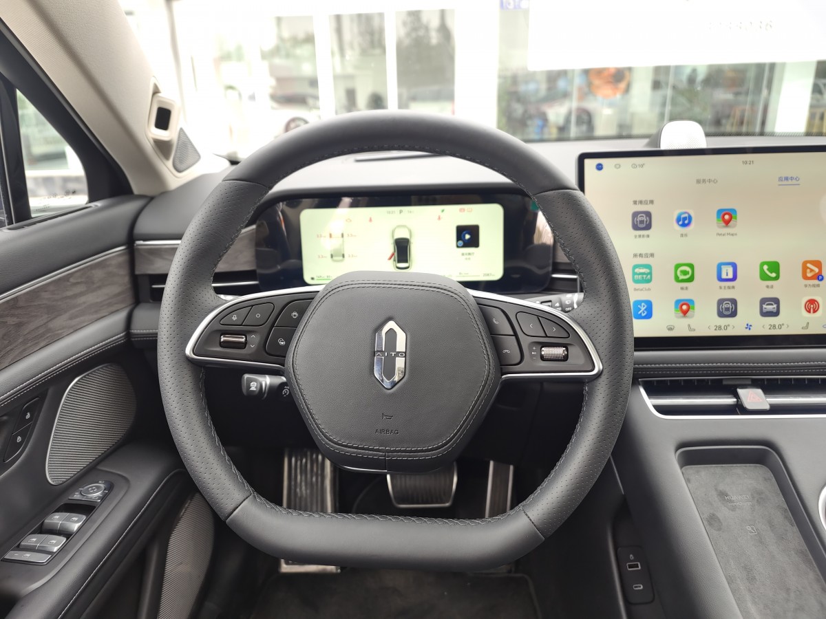 AITO M5 driver's view