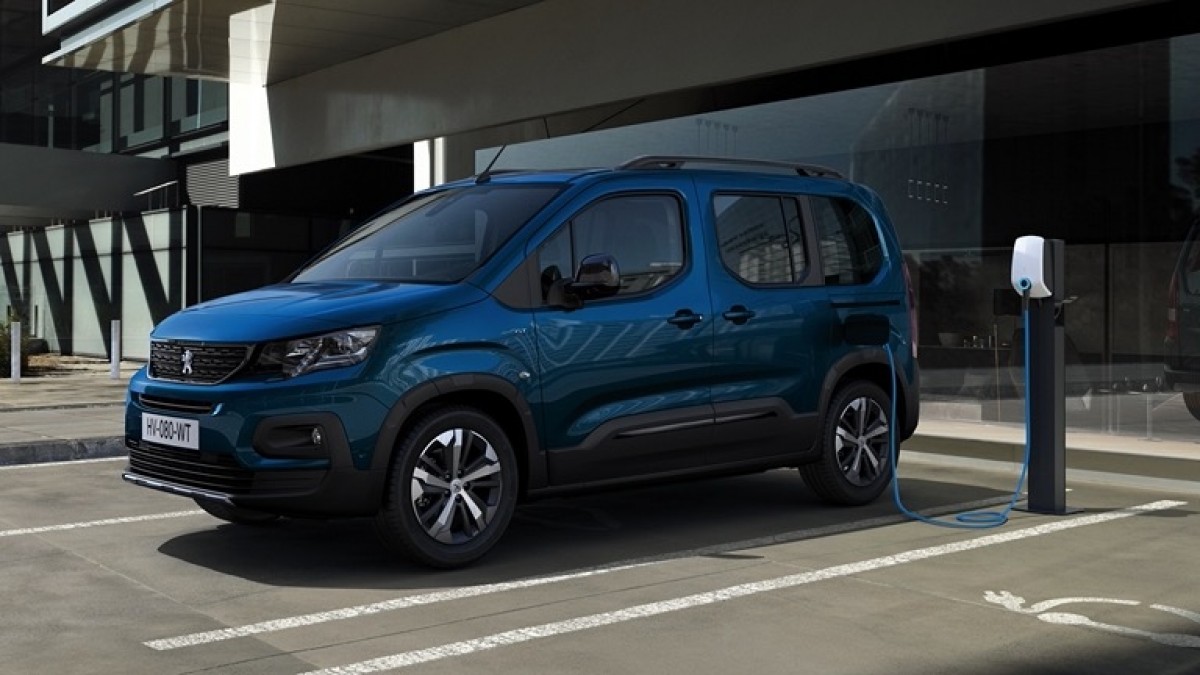 57 electric cars range tested at highway speeds - who wins? PART 1